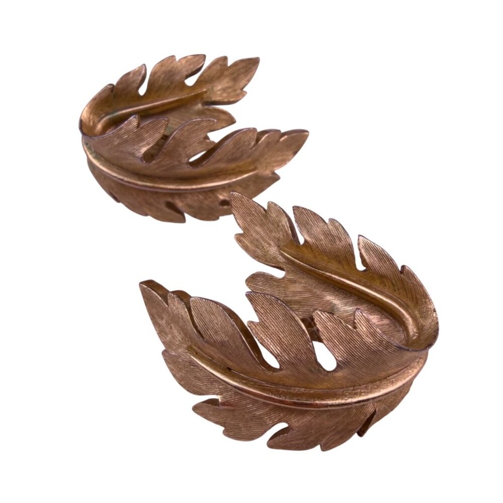 Trifari Gold Tone Womens Leaf Clip-On Earrings Textured Vintage Long Pair